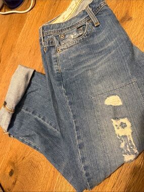 Women’s Cropped Distressed Denim Jeans - Blue